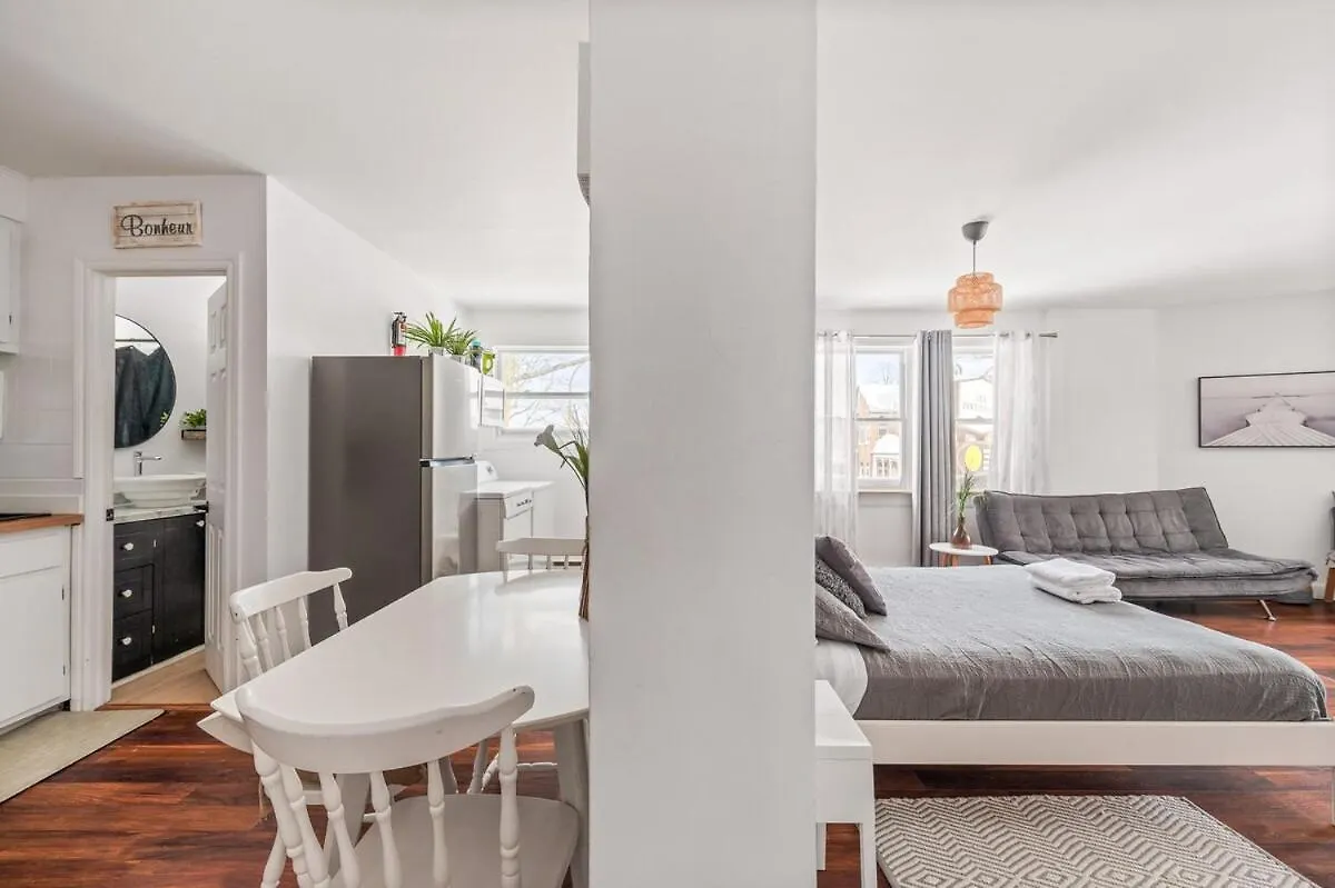 Petit Bonheur Limoilou, Parking Apartment Quebec City