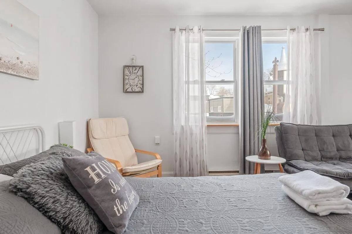 Petit Bonheur Limoilou, Parking Apartment Quebec City
