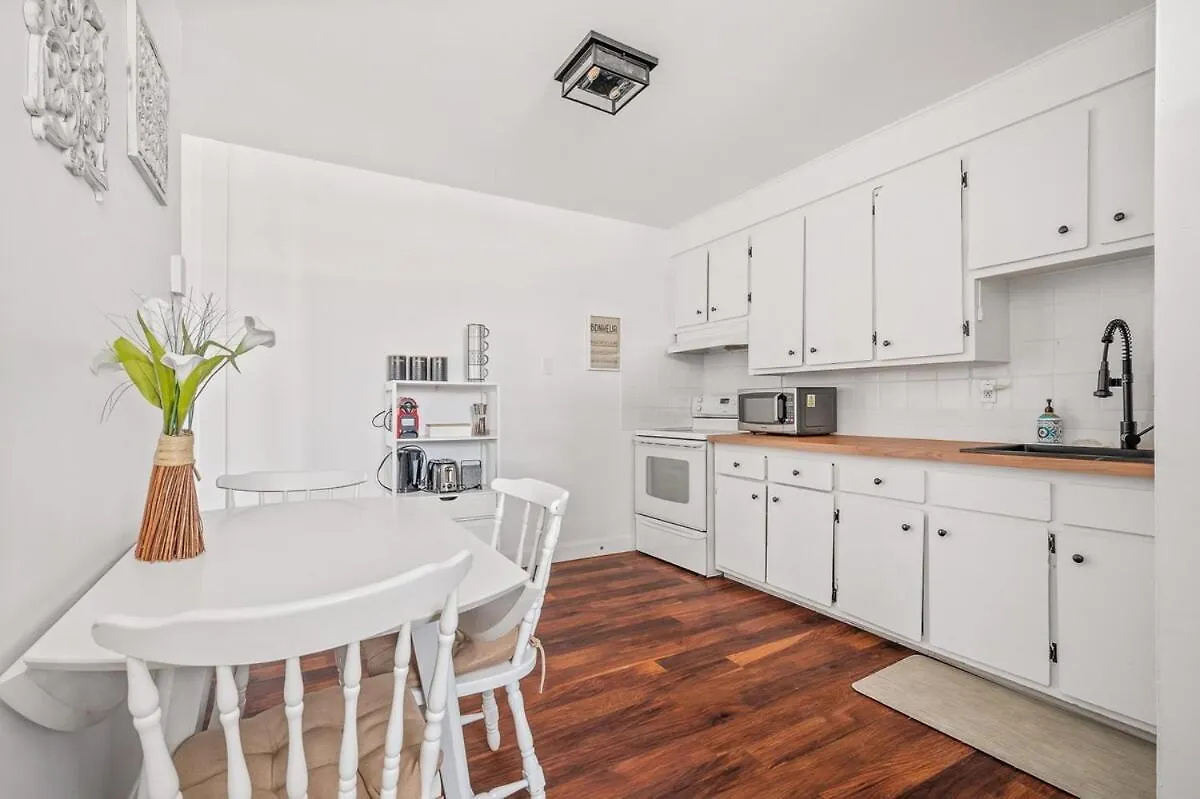Petit Bonheur Limoilou, Parking Apartment Quebec City 0*,  Canada
